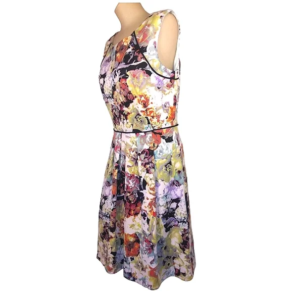 Tahari Floral fully lined lightweight pleated swing dress - Picture 3 of 10